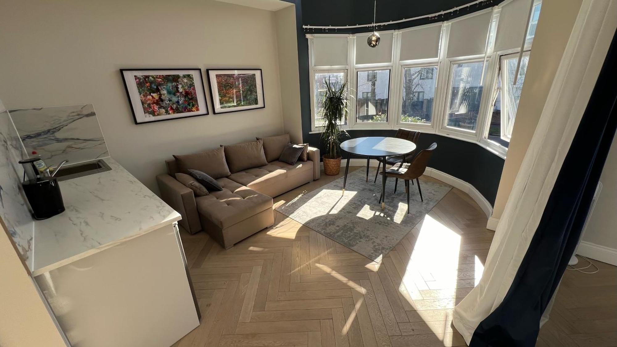 London Studios And Suites ハーロウ エクステリア 写真